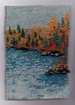 一组自然风景主题的串珠刺绣作品